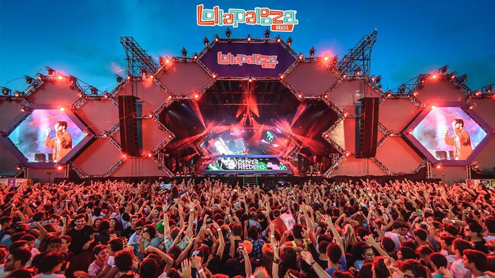 Público em frente ao palco principal do Lollapalooza Brasil